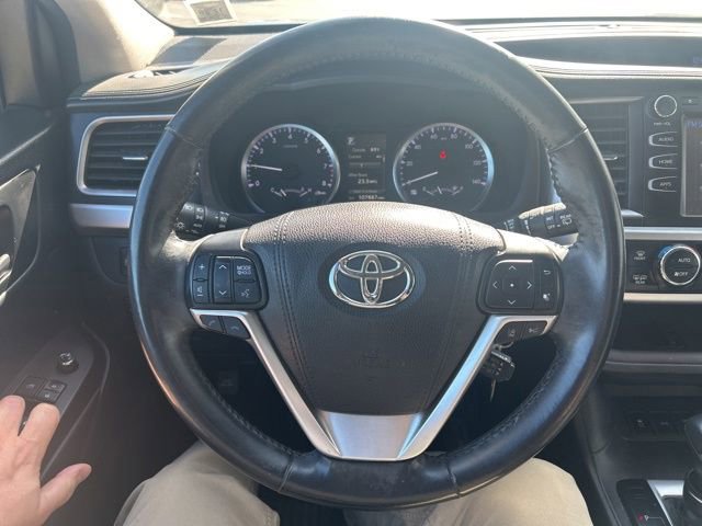 Used 2017 Toyota Highlander Plus AWD/4WD image 20