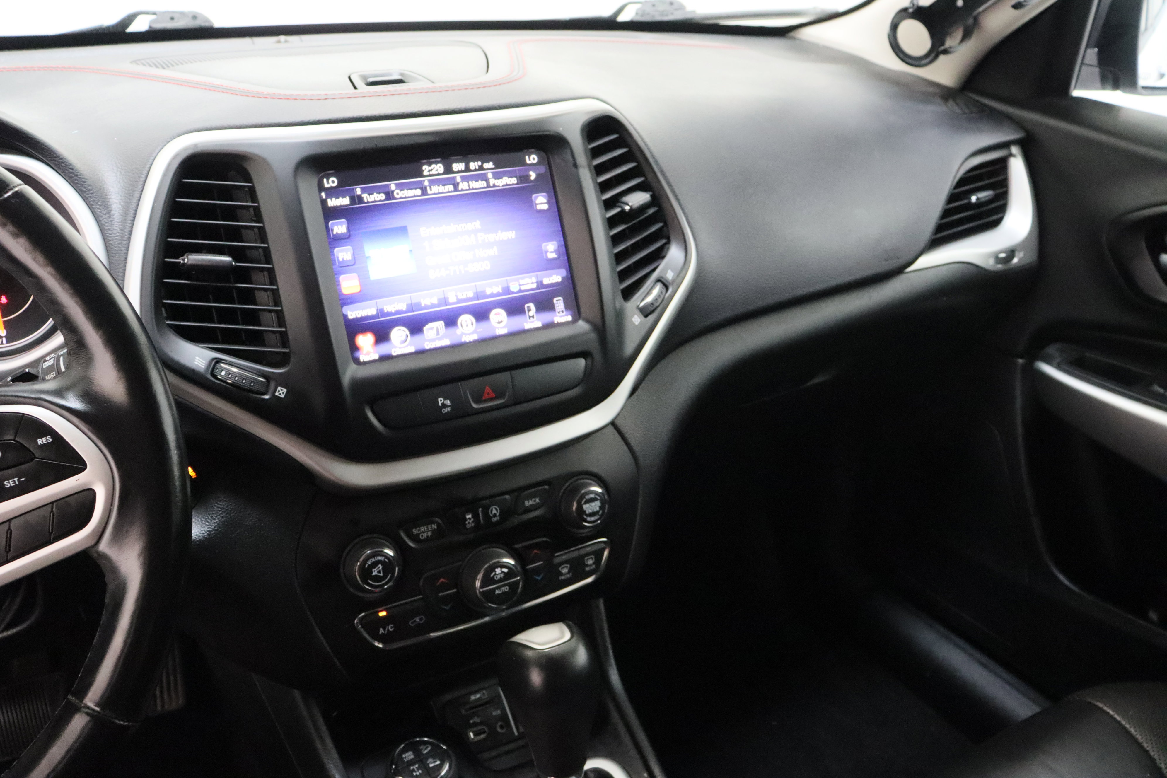 Used 2018 Jeep Cherokee Trailhawk w/ Quick Order Package 27L image 16