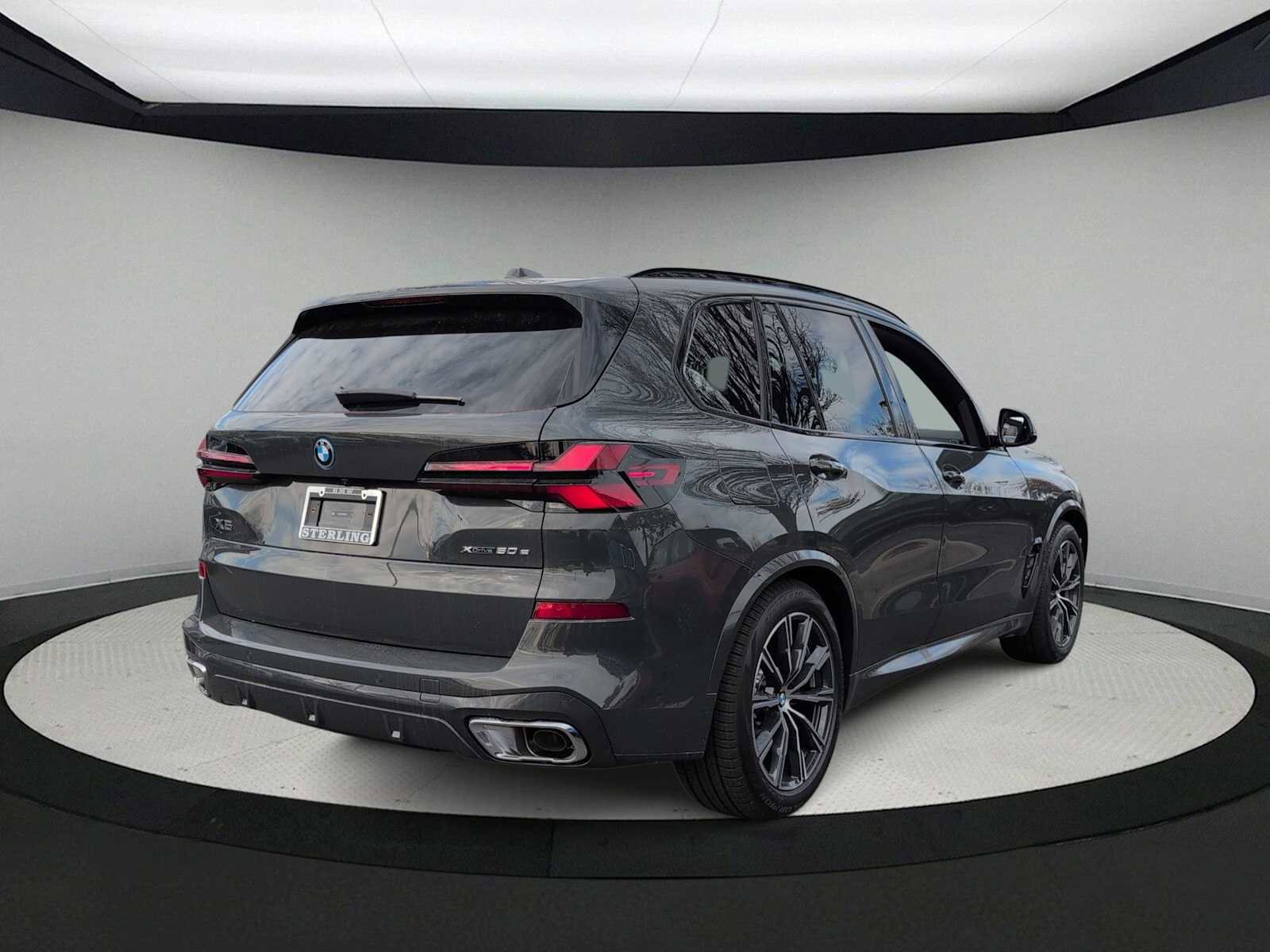 Used 2026 BMW X5 xDrive50e w/ M Sport Package image 8