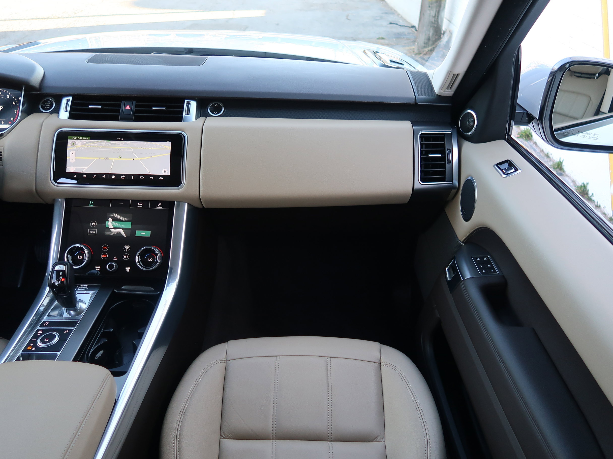 Used 2018 Land Rover Range Rover Sport SE image 15