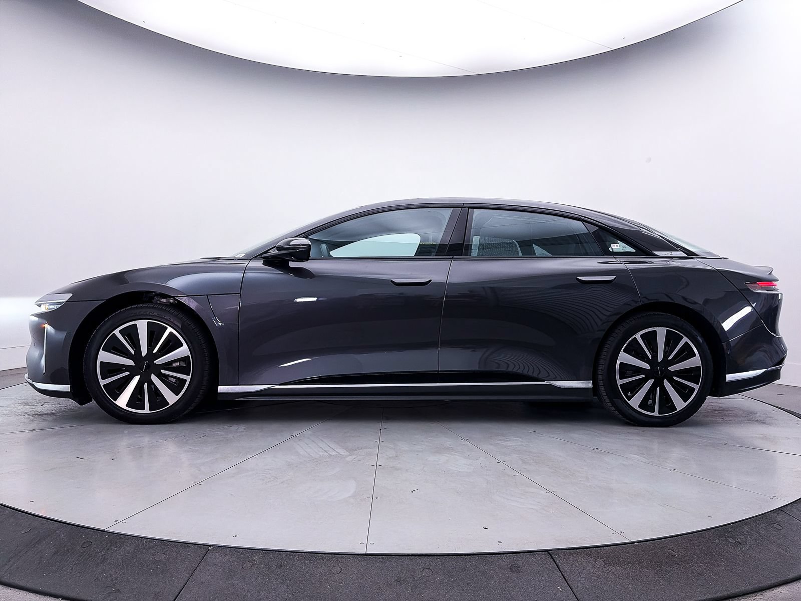 Used 2024 Lucid Air Touring AWD/4WD image 40