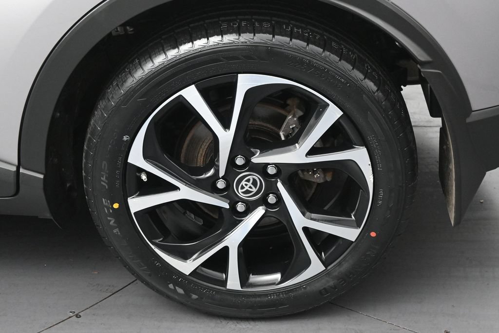Used 2020 Toyota C-HR XLE FWD image 12