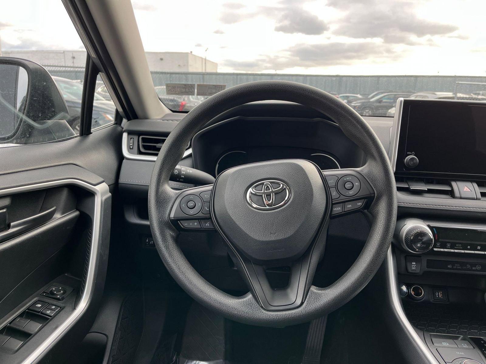 Used 2025 Toyota RAV4 LE image 27