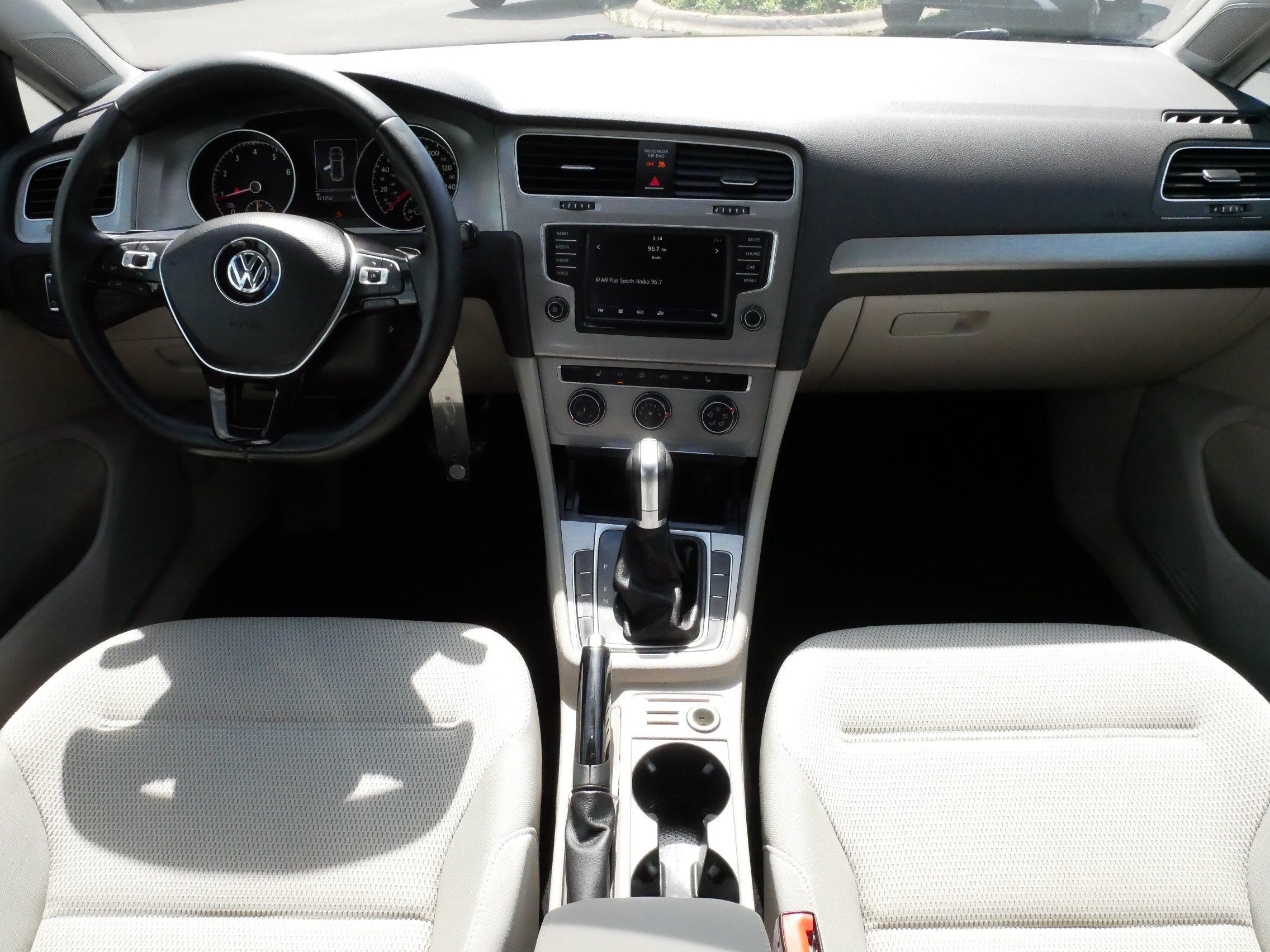 Used 2017 Volkswagen Golf S AWD/4WD image 10