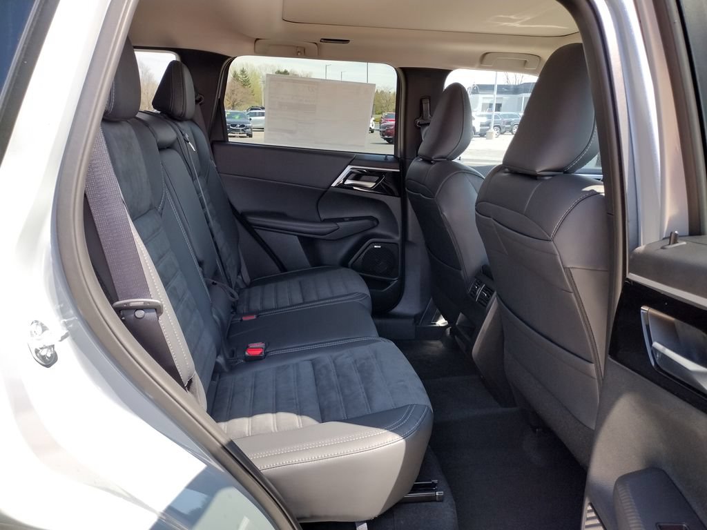 New 2026 Mitsubishi Outlander AWD image 11