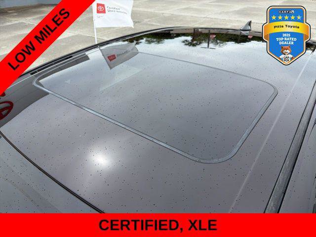 Certified 2022 Toyota Avalon XLE w/ Moonroof Package FWD image 9