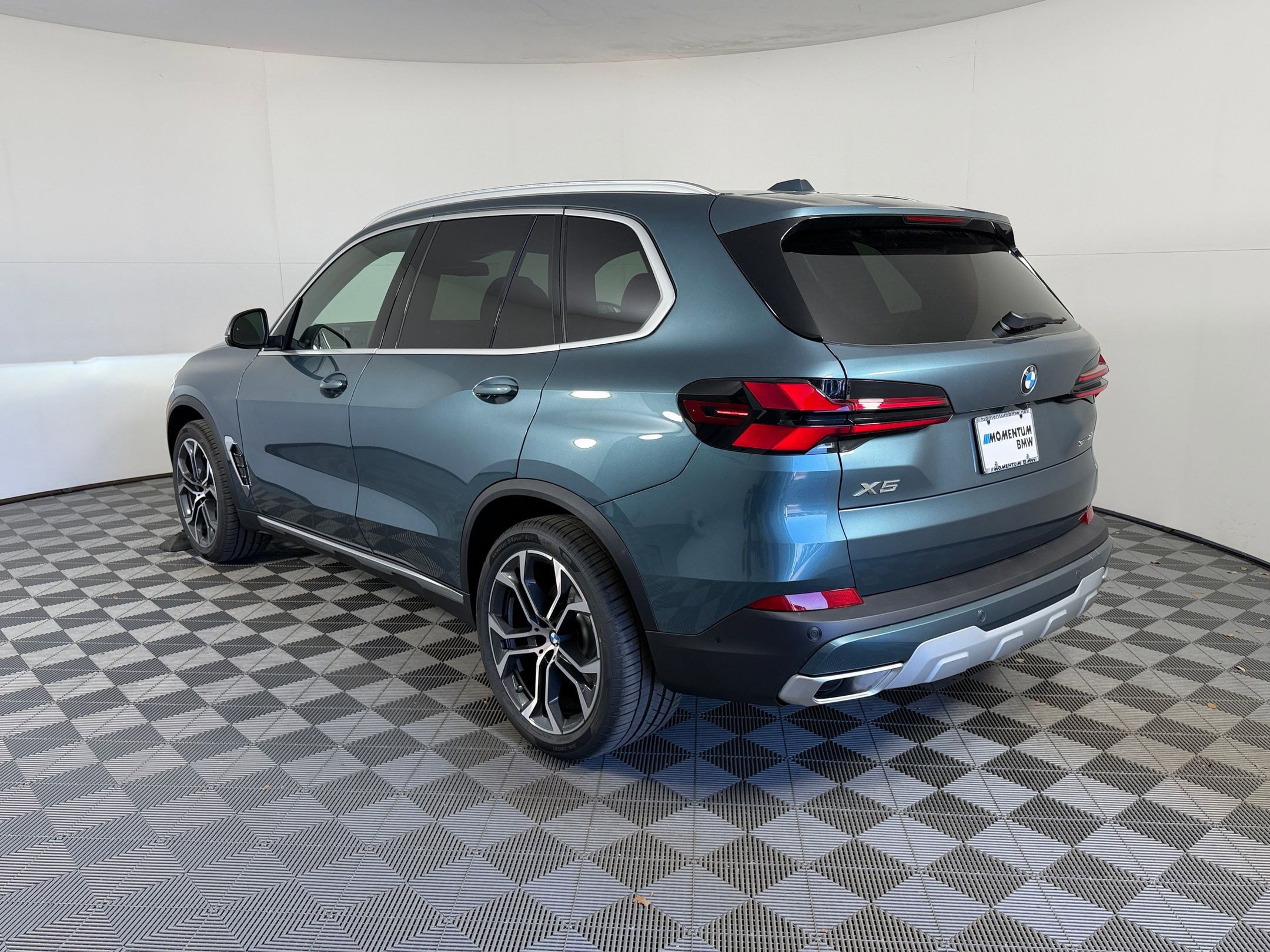 New 2026 BMW X5 sDrive40i w/ Climate Comfort Package image 3