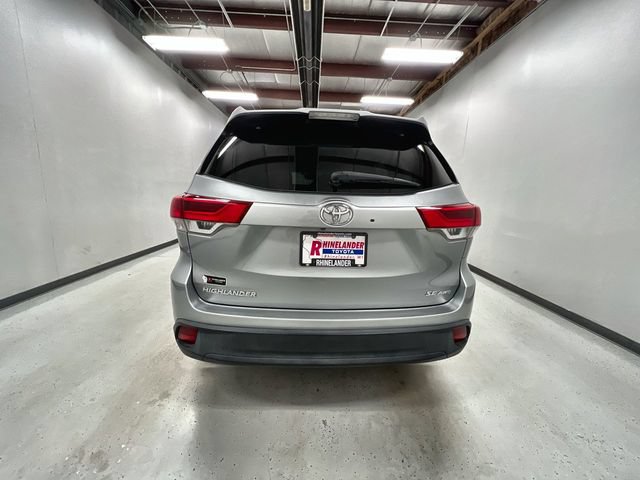 Certified 2017 Toyota Highlander SE AWD/4WD image 7
