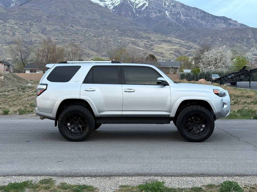 Used 2022 Toyota 4Runner SR5 Premium image 8