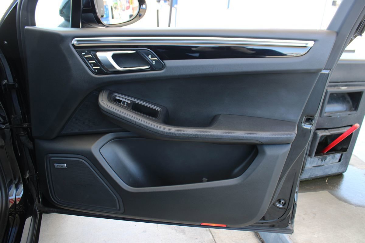 Used 2021 Porsche Macan AWD/4WD image 45