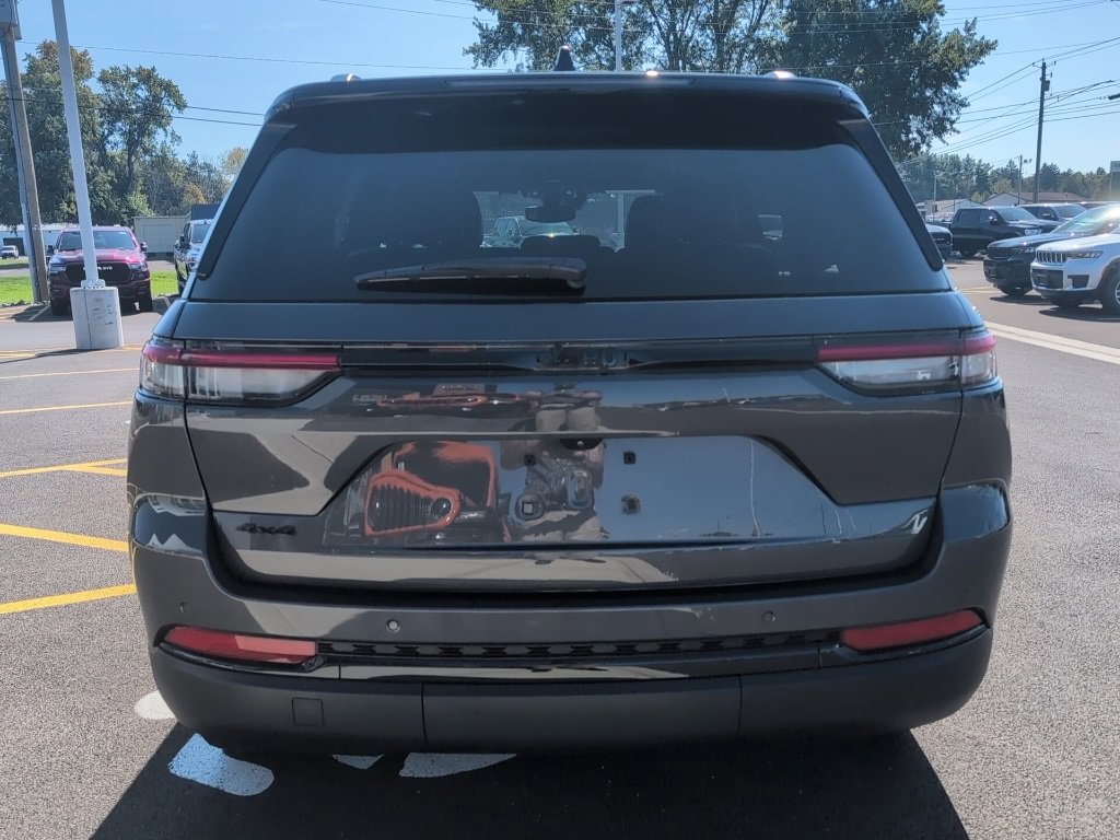 Used 2023 Jeep Grand Cherokee Altitude image 6