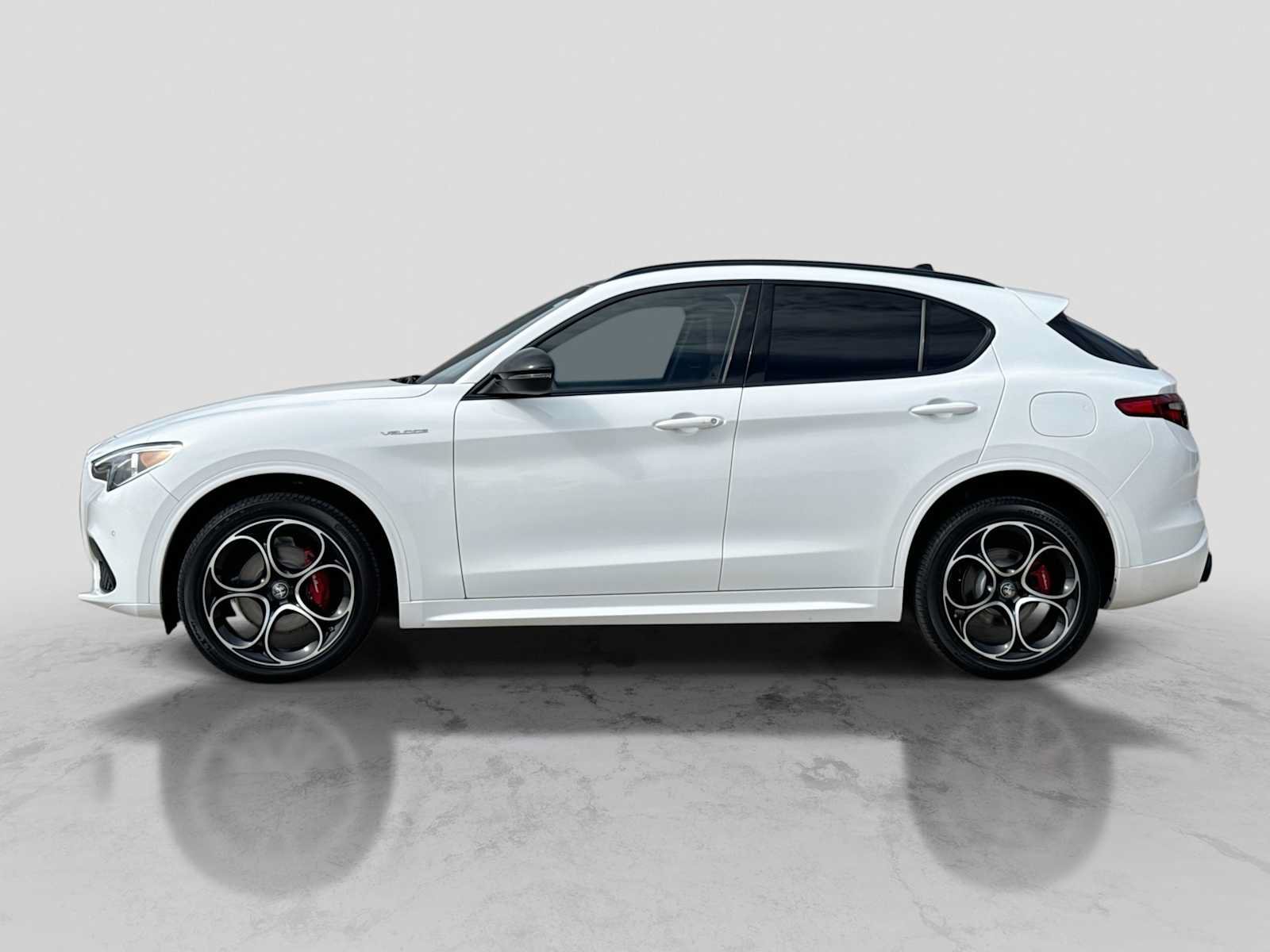 Used 2023 Alfa Romeo Stelvio Veloce AWD/4WD image 3