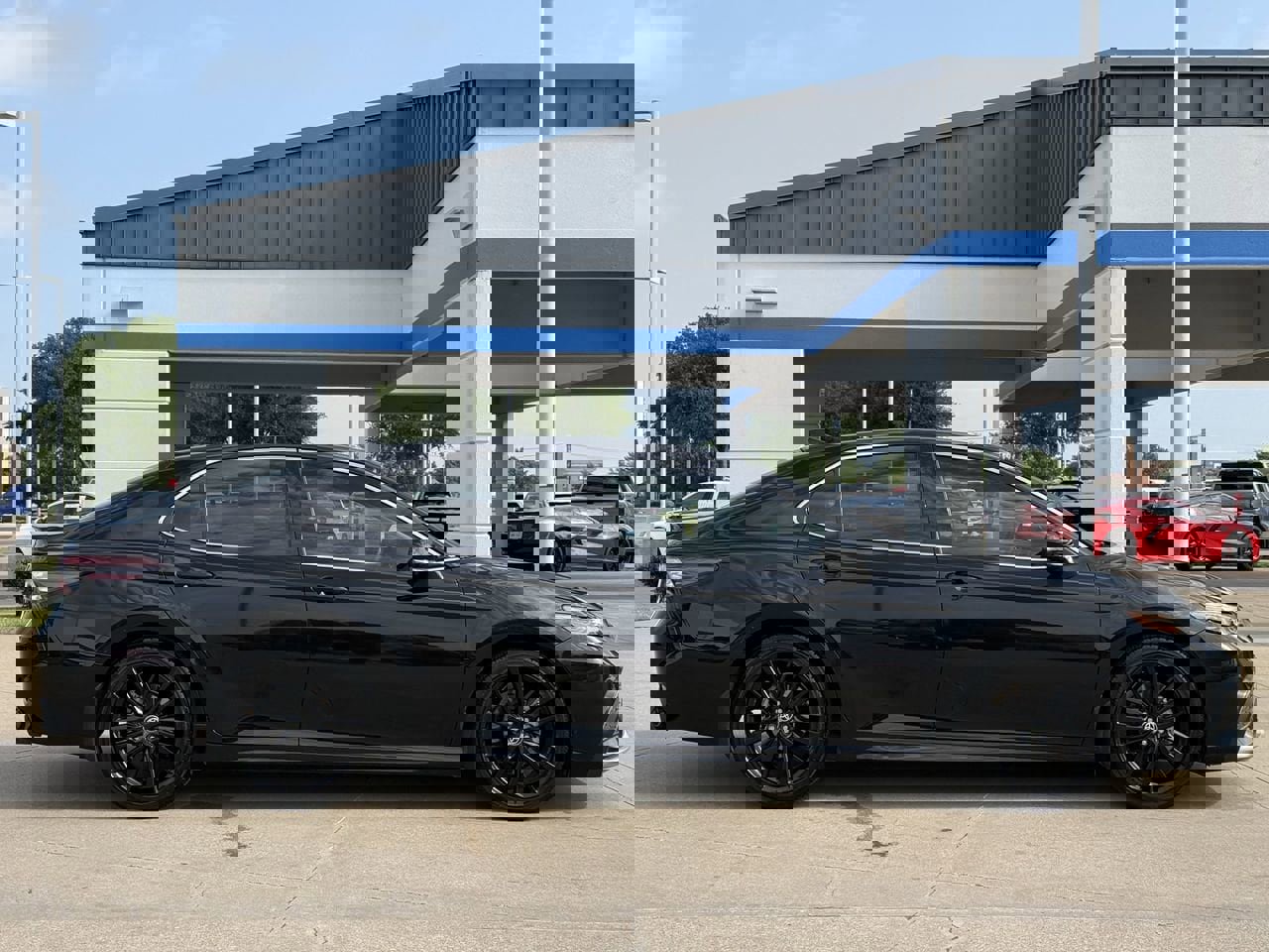 Used 2022 Toyota Camry XSE FWD image 3