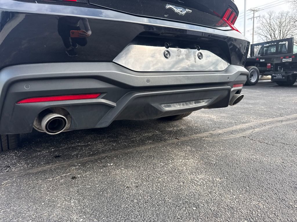 Used 2025 Ford Mustang Premium image 11