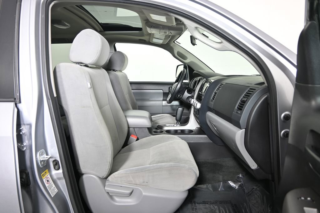 Used 2016 Toyota Sequoia SR5 AWD/4WD image 13