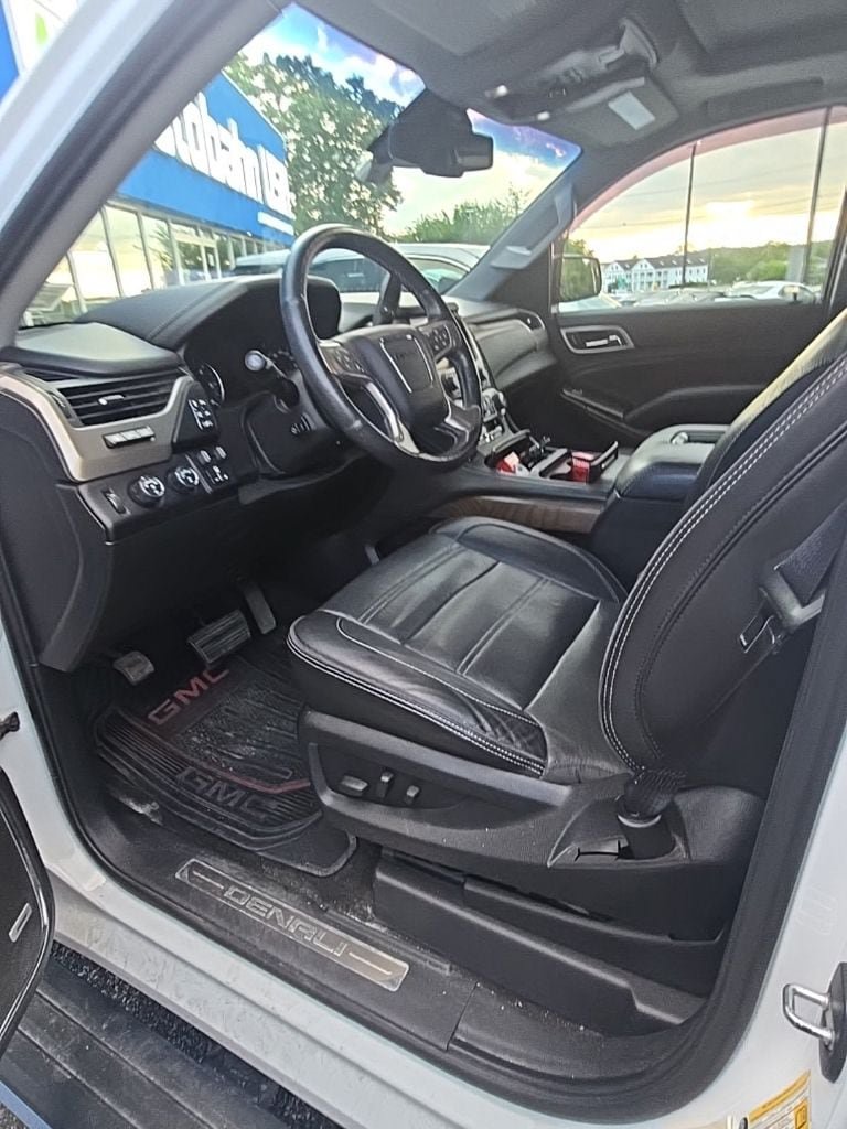 Used 2018 GMC Yukon Denali w/ Denali Ultimate Package AWD/4WD image 3