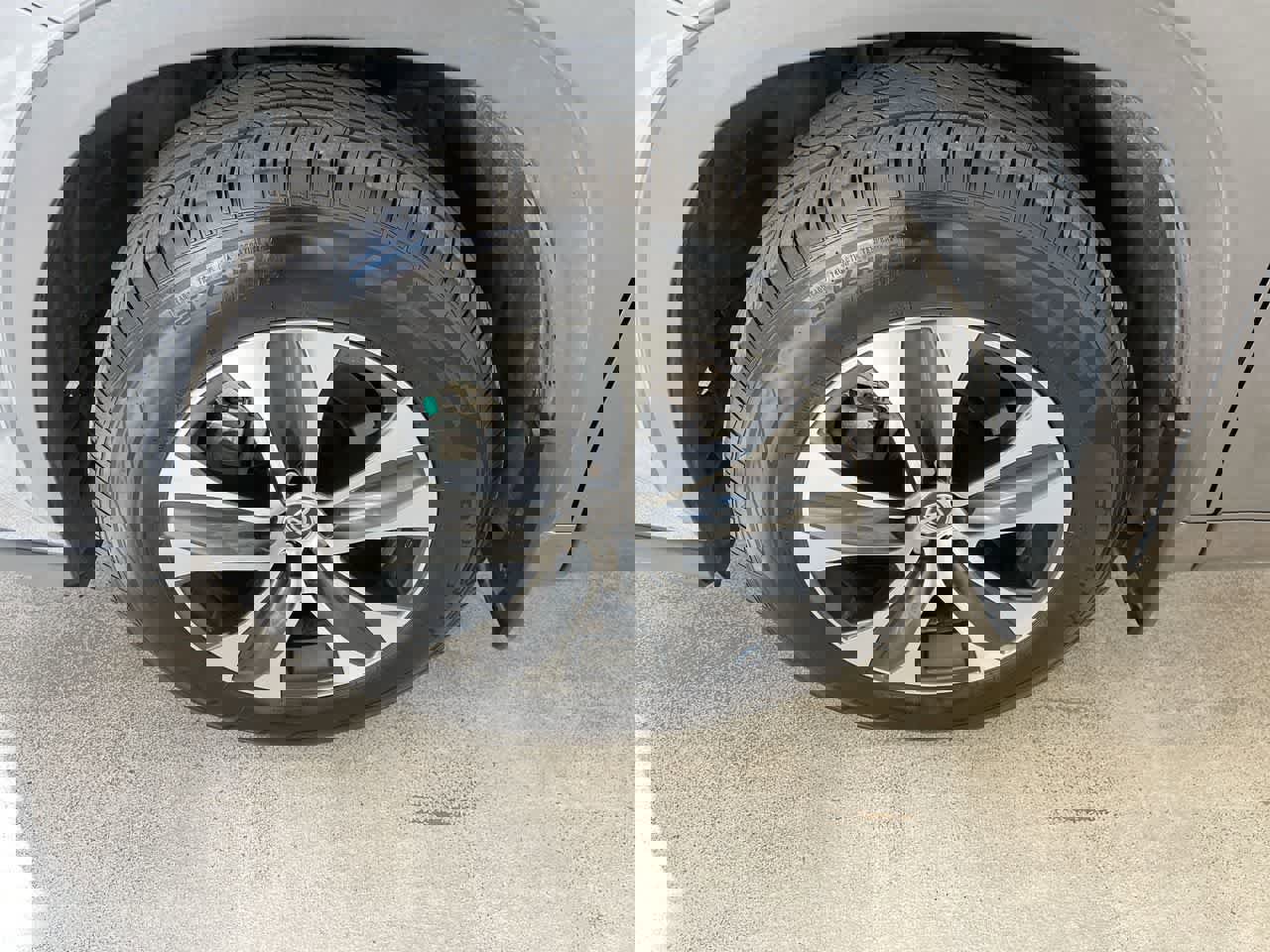 Used 2020 Toyota Highlander XLE image 10