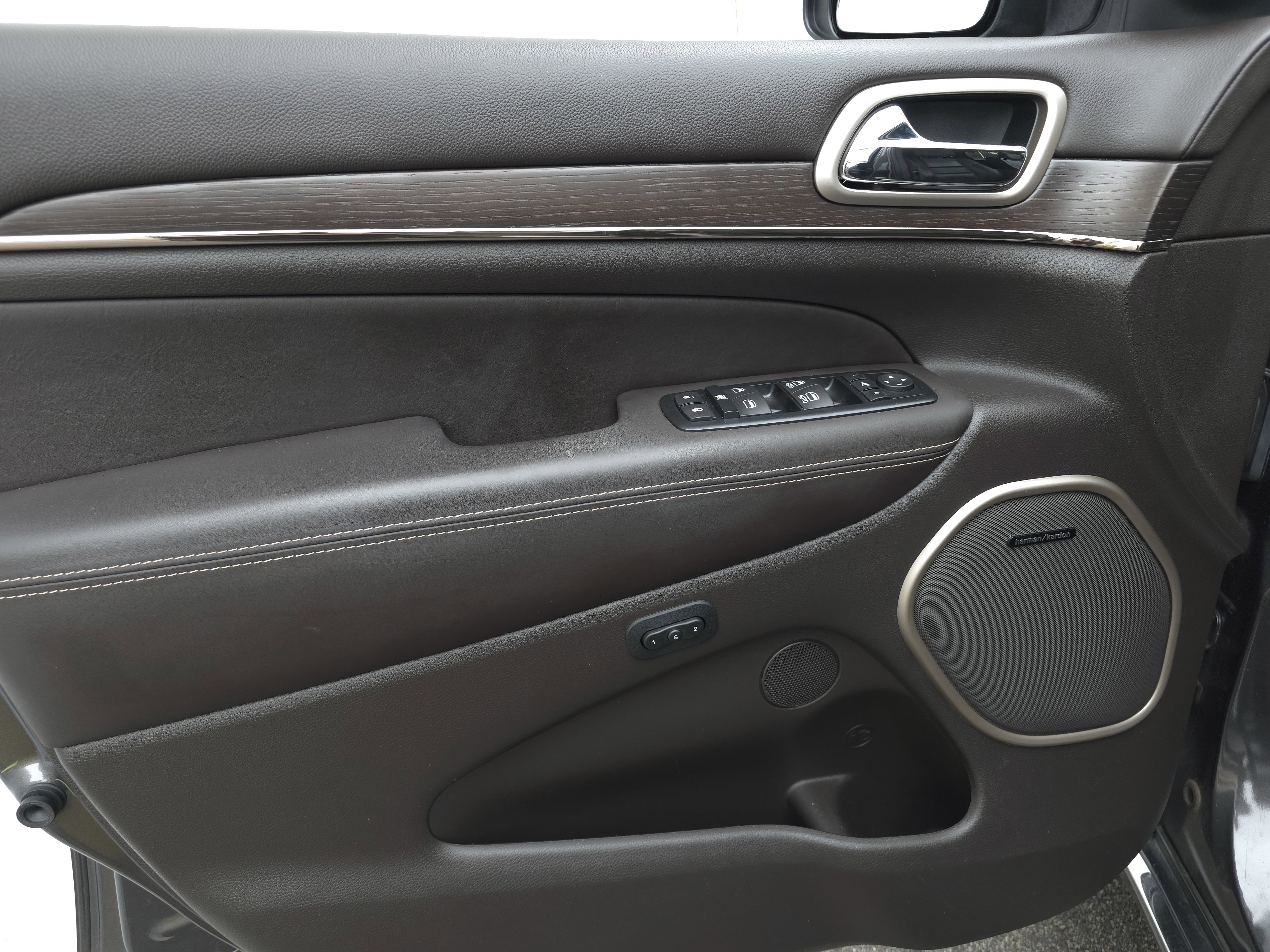 Used 2016 Jeep Grand Cherokee Summit image 22