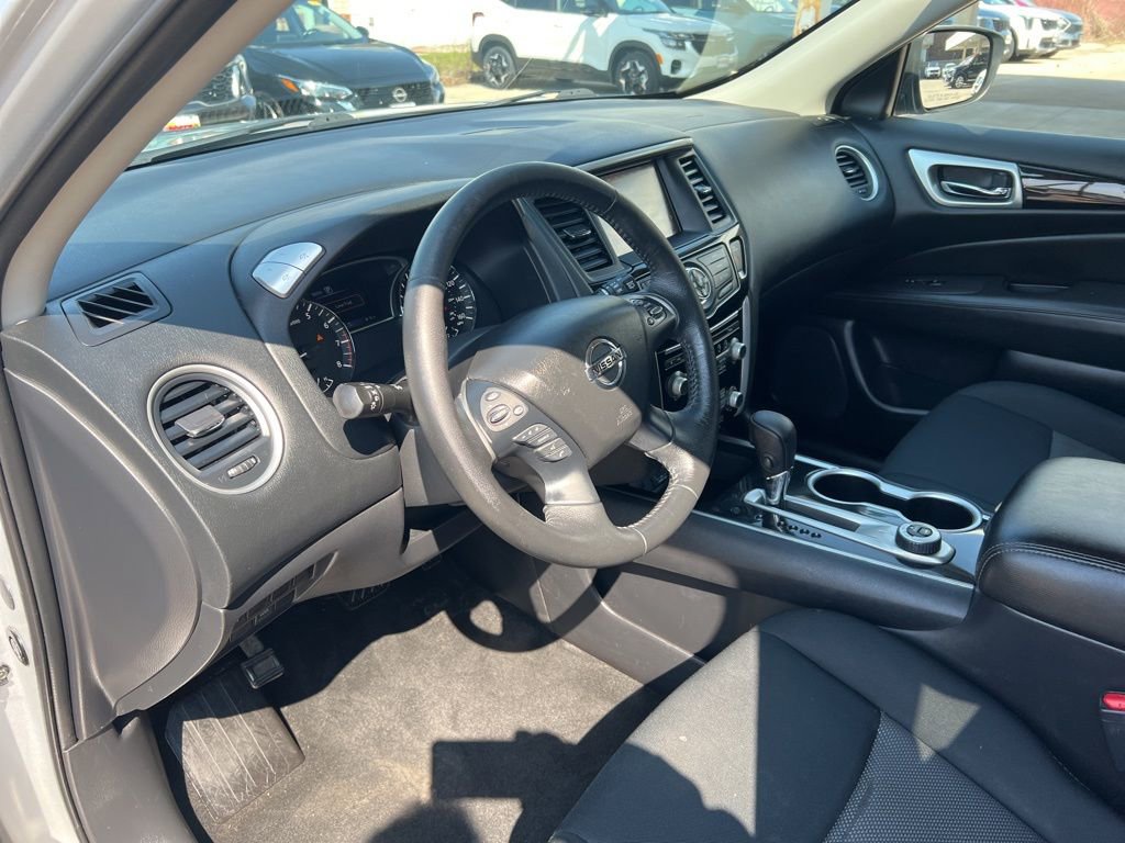 Used 2018 Nissan Pathfinder SV w/ Cargo Package image 6