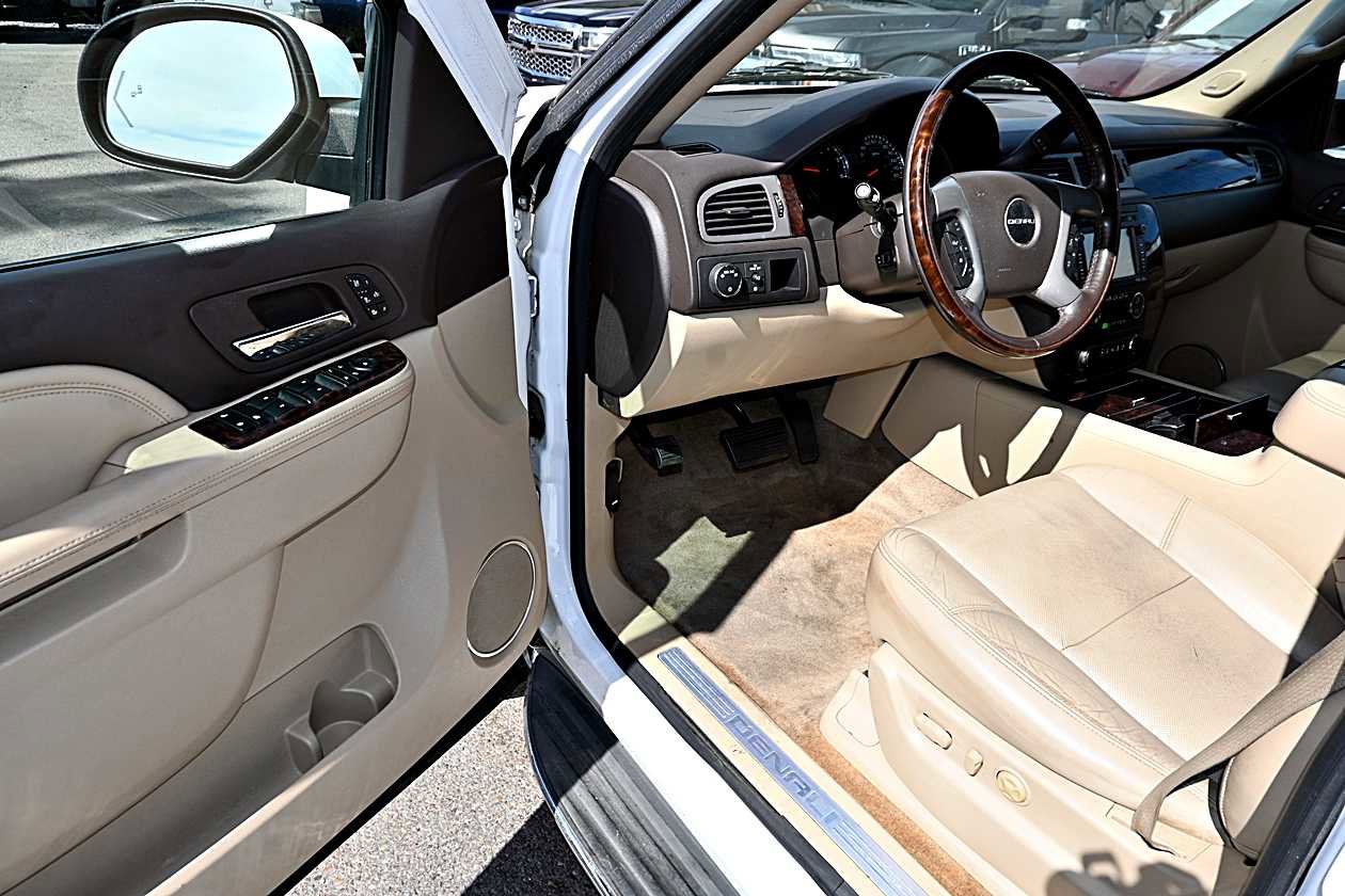 Used 2013 GMC Yukon Denali AWD/4WD image 25