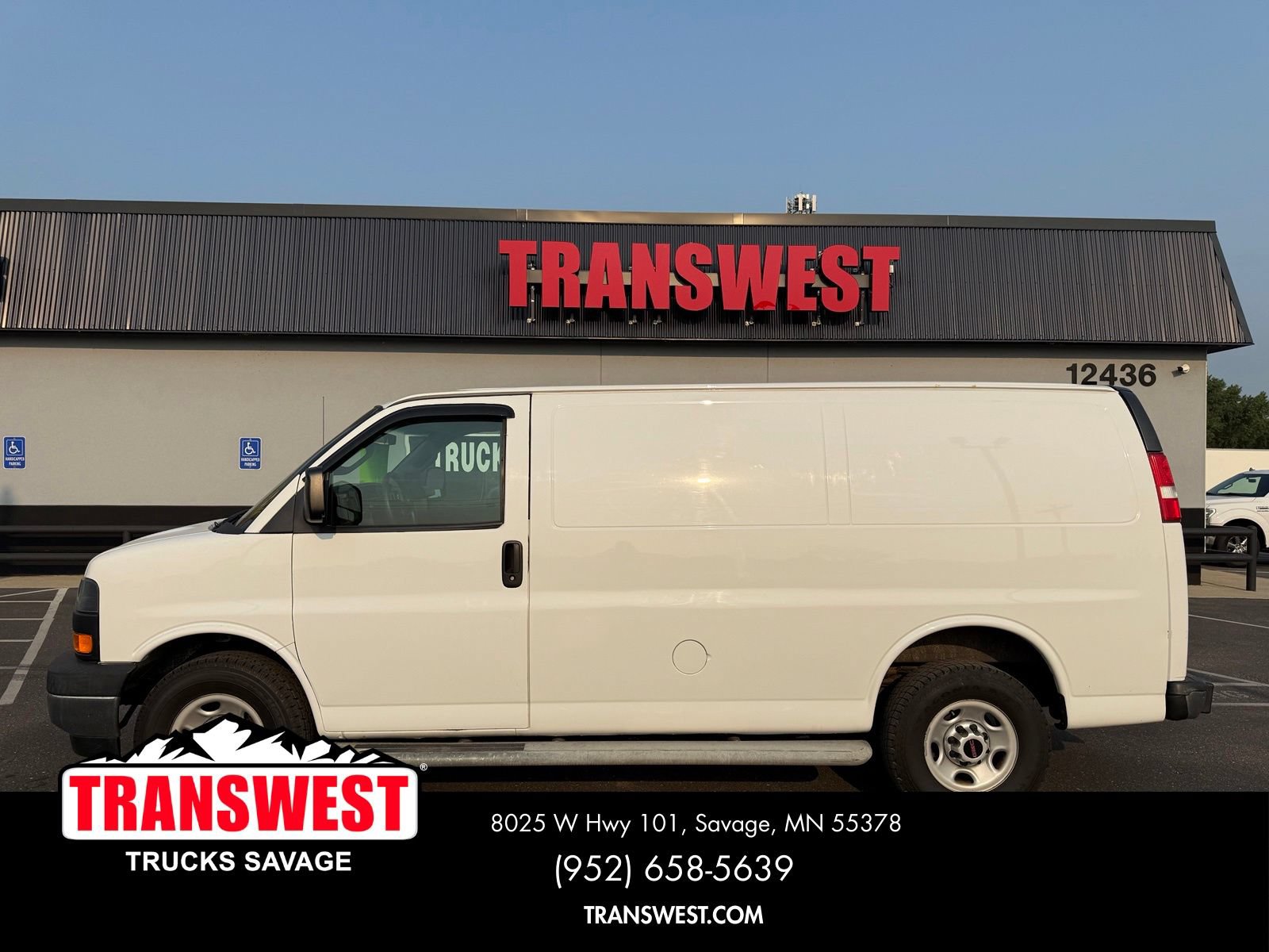 Used 2017 GMC Savana 2500 RWD image 2