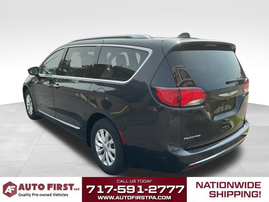 Used 2018 Chrysler Pacifica Touring-L w/ Advanced Safetytec Group FWD image 4