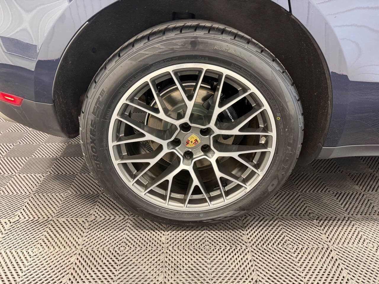 Used 2018 Porsche Macan AWD/4WD image 49