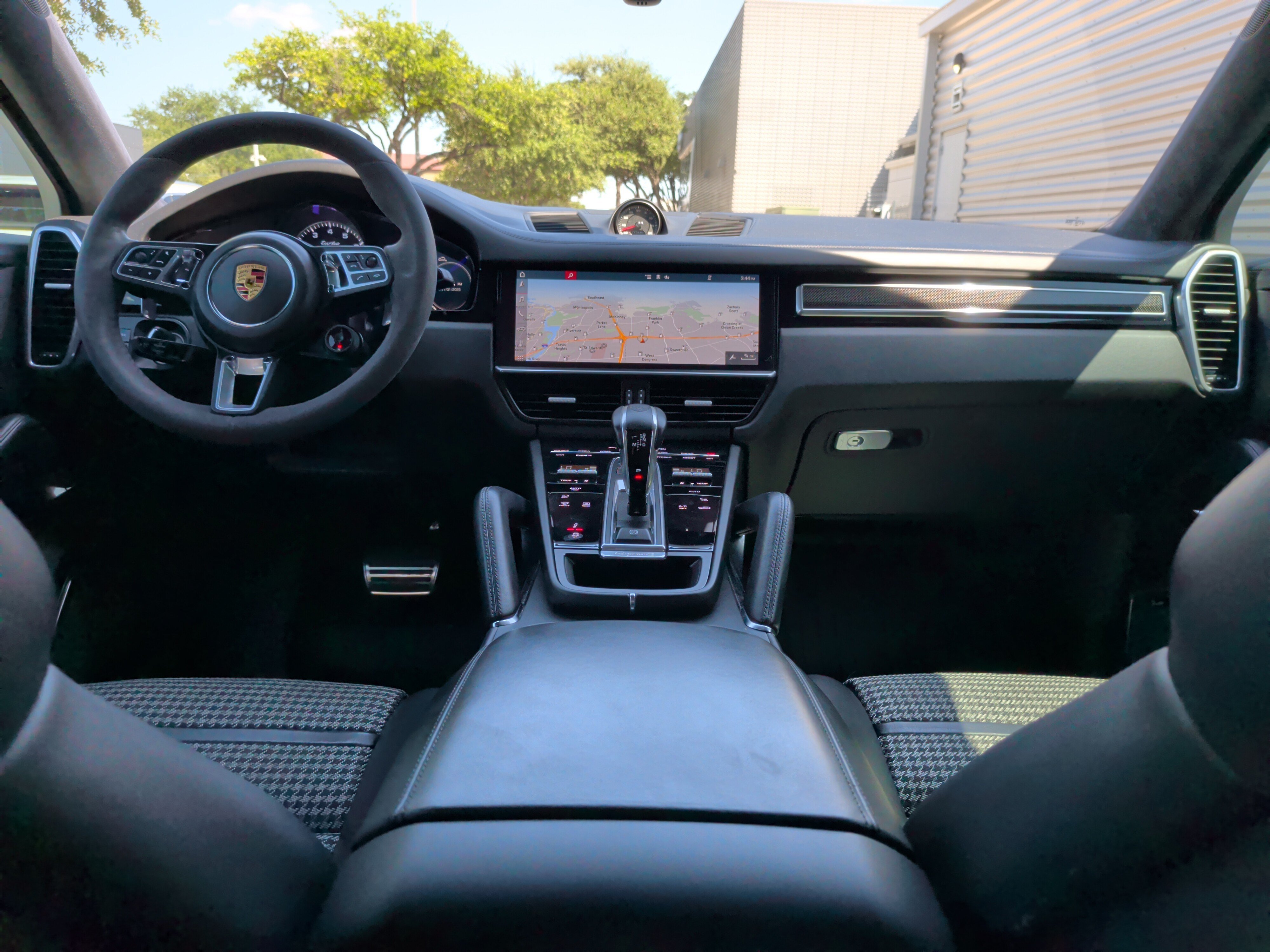 Used 2020 Porsche Cayenne Turbo AWD/4WD image 29