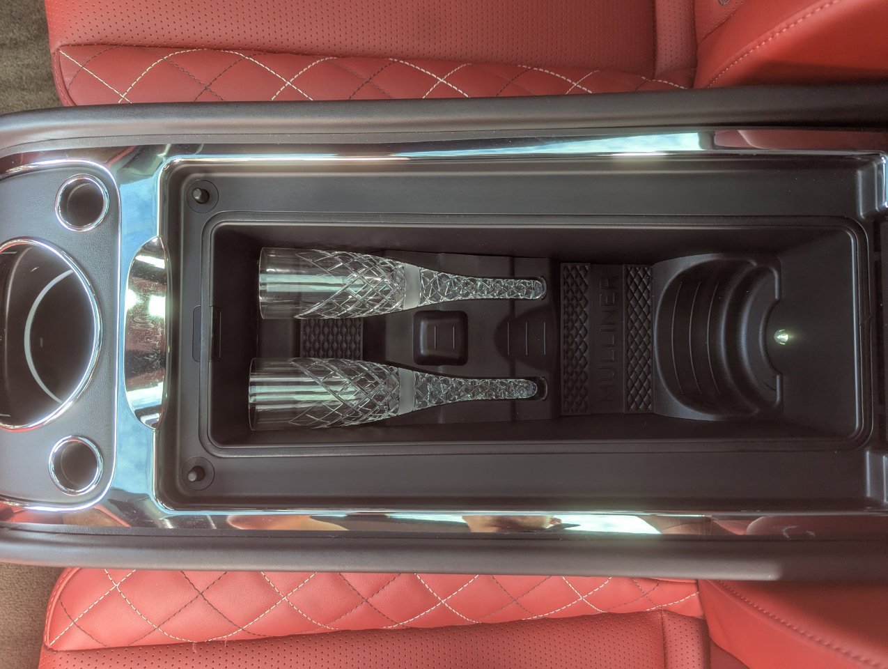 Used 2018 Bentley Bentayga Mulliner image 48