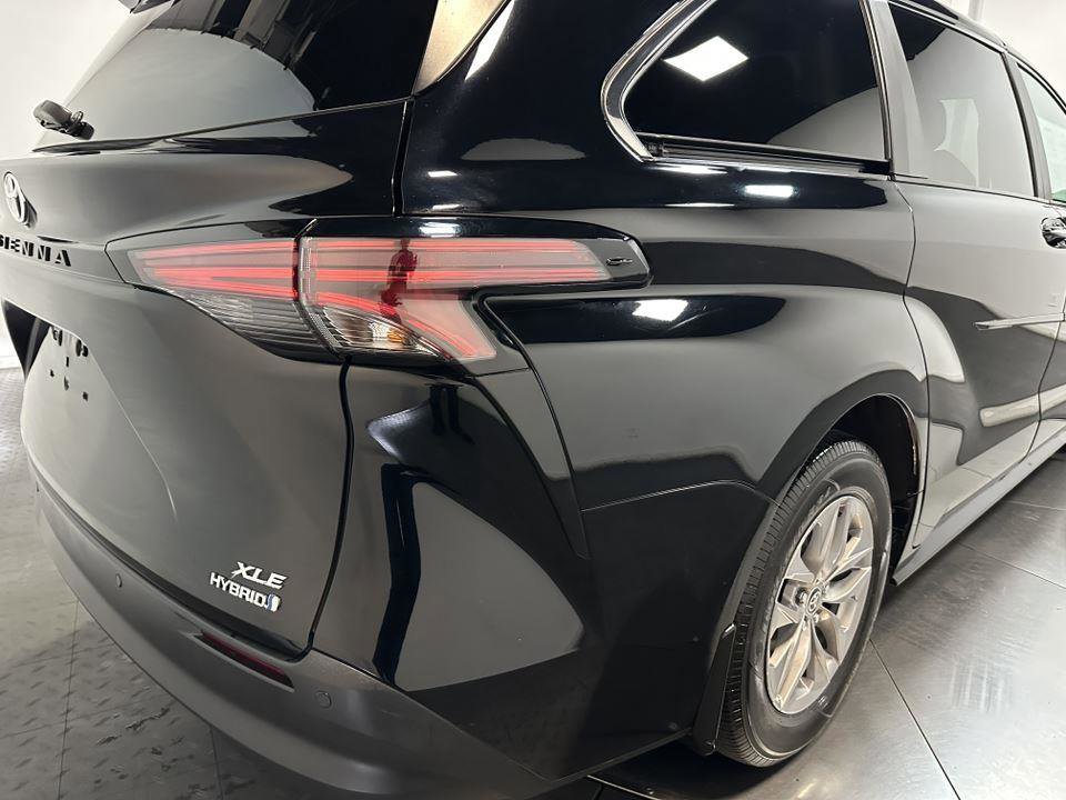 Certified 2021 Toyota Sienna XLE image 14