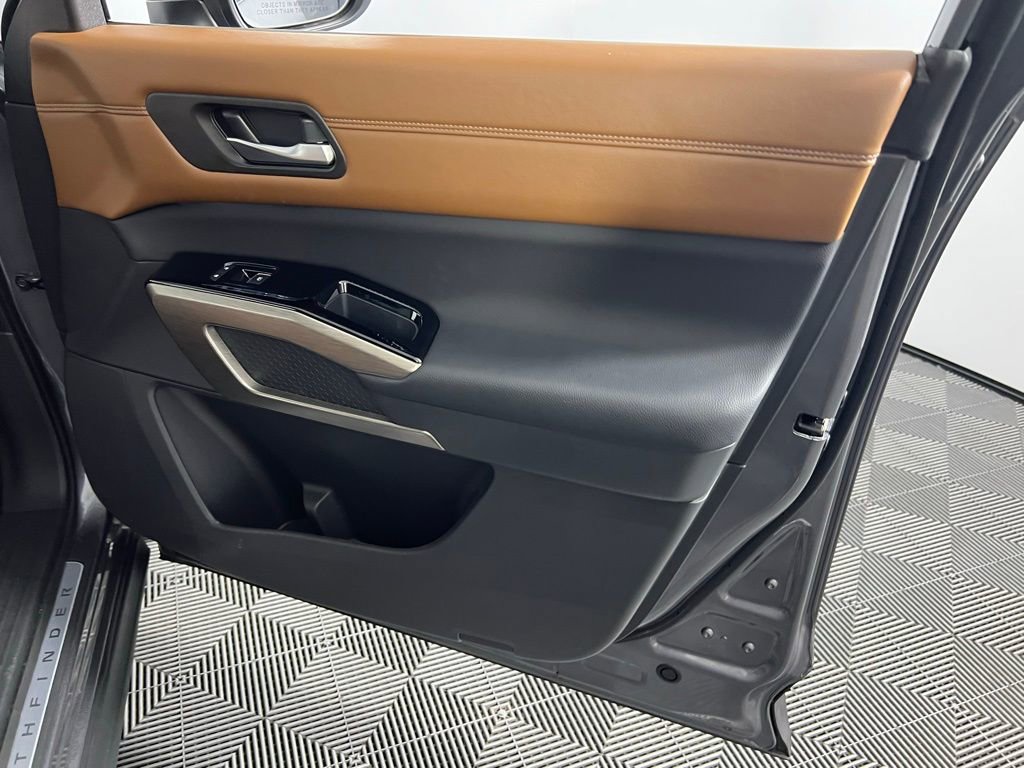 Used 2024 Nissan Pathfinder Platinum w/ Cargo Package image 29