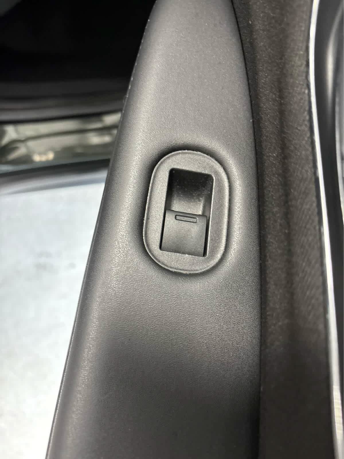 Used 2018 Honda HR-V EX image 32
