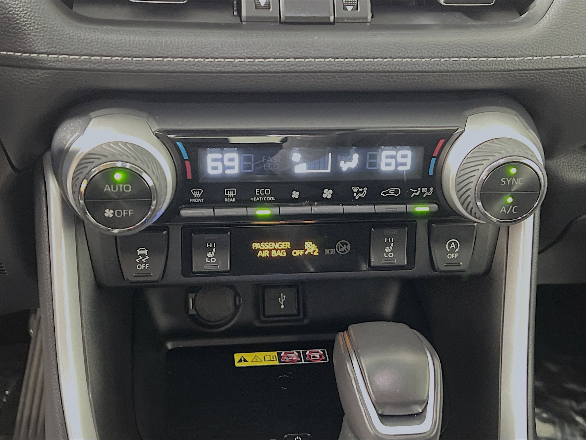 Used 2022 Toyota RAV4 XLE Premium image 26