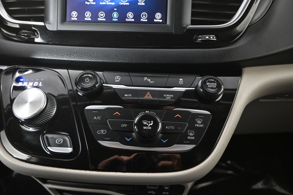 Used 2020 Chrysler Pacifica Touring-L image 33