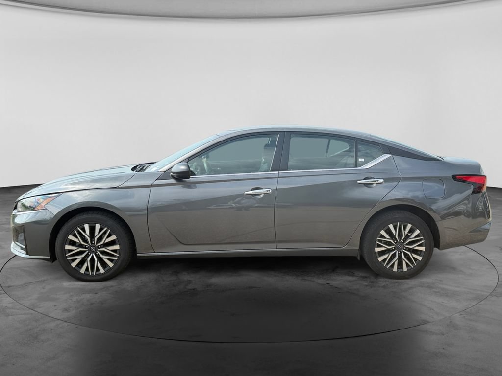 Used 2025 Nissan Altima 2.5 SV AWD/4WD image 6