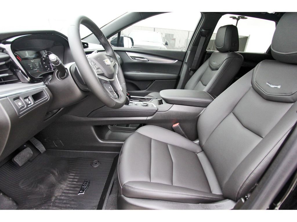 New 2025 Cadillac XT5 Luxury FWD image 6