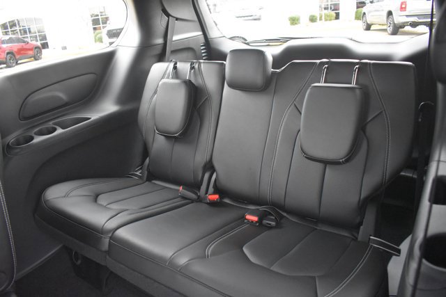 New 2026 Chrysler Pacifica Select image 16
