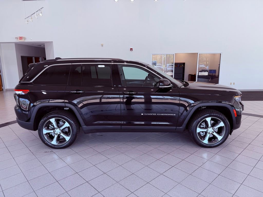 Used 2022 Jeep Grand Cherokee Limited 4xe w/ Luxury Tech Group II AWD/4WD image 20