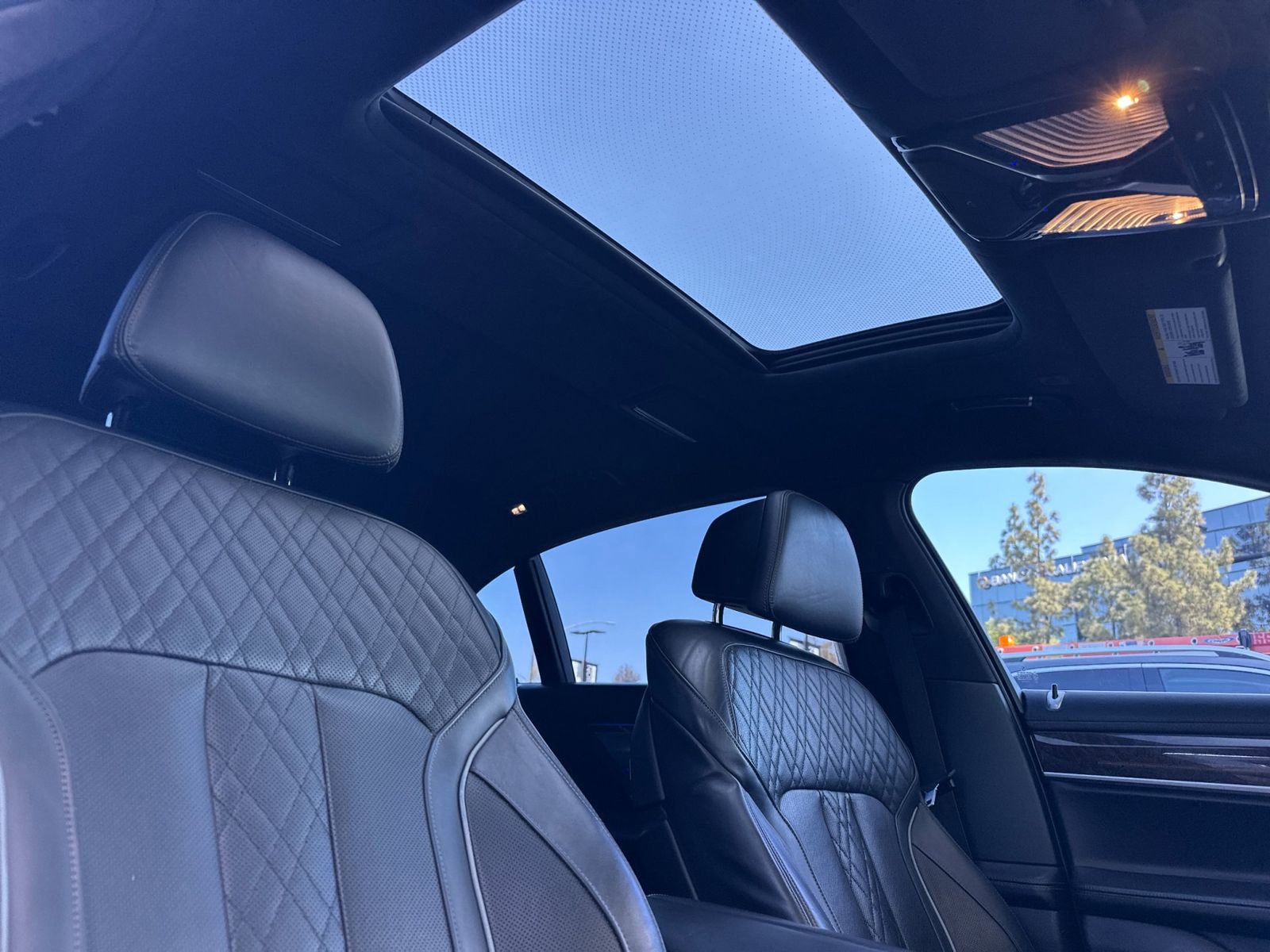 Used 2019 BMW M760i xDrive w/ Luxury Rear Seating Package AWD/4WD image 17