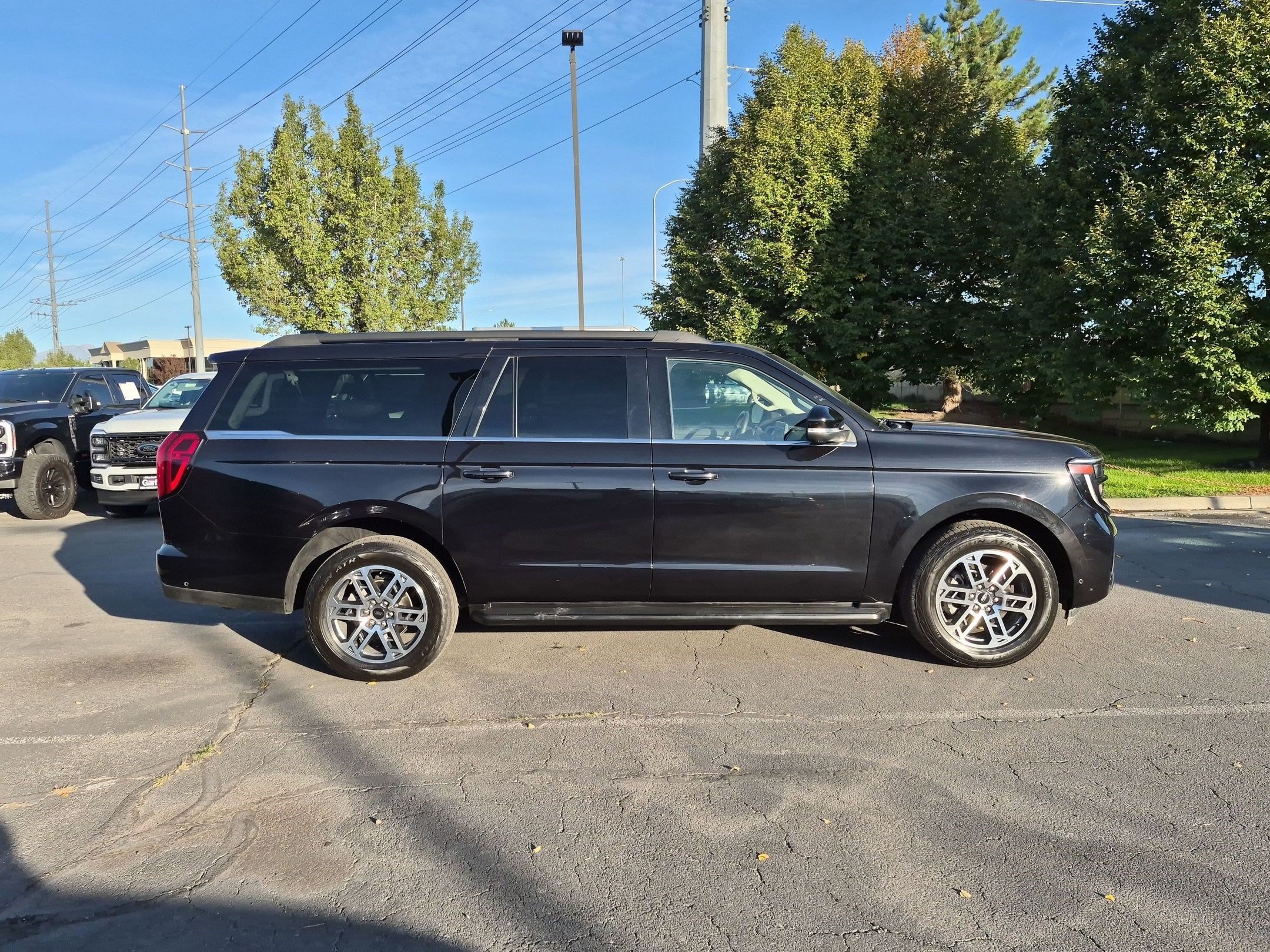 Used 2025 Ford Expedition Max Active AWD/4WD image 2