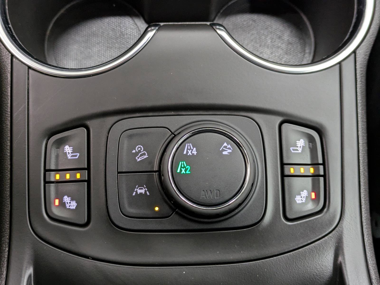 Used 2024 GMC Terrain SLT image 6