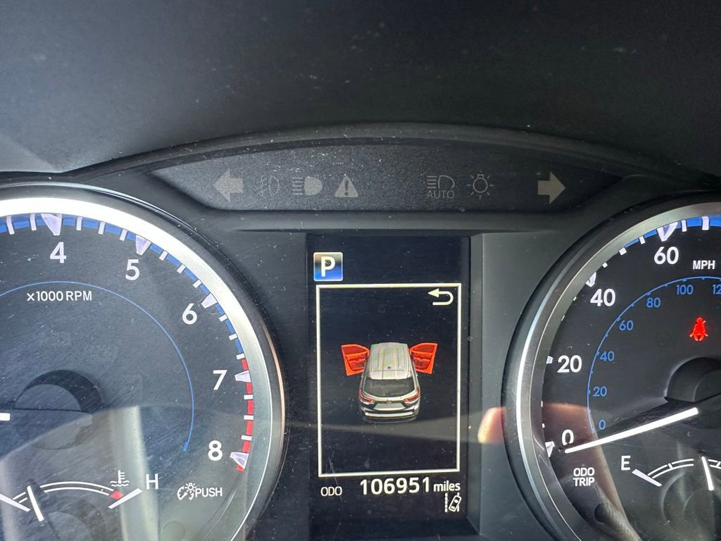 Used 2017 Toyota Highlander LE w/ Carpet Mat Package image 20