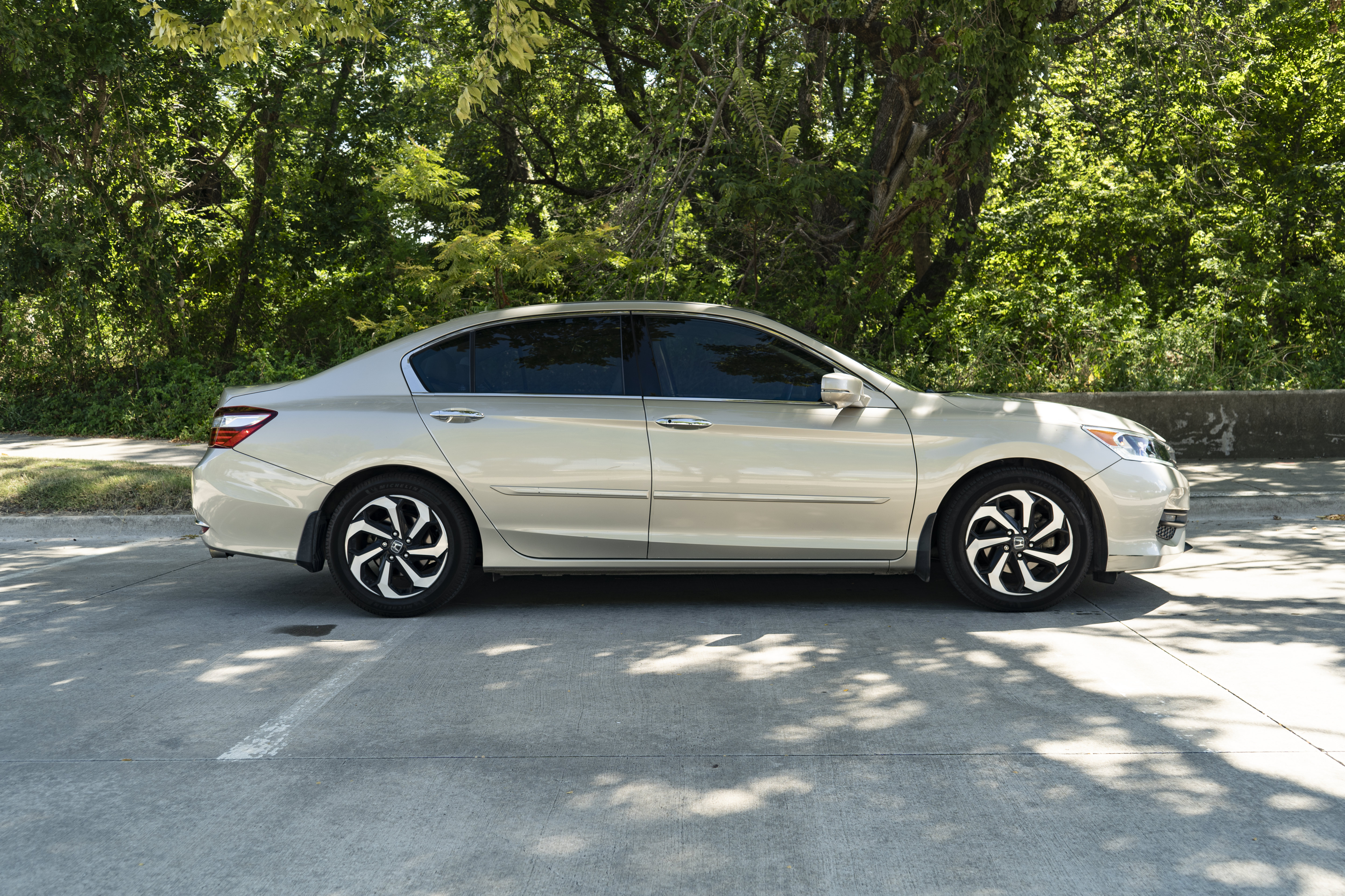 Used 2016 Honda Accord EX-L image 10