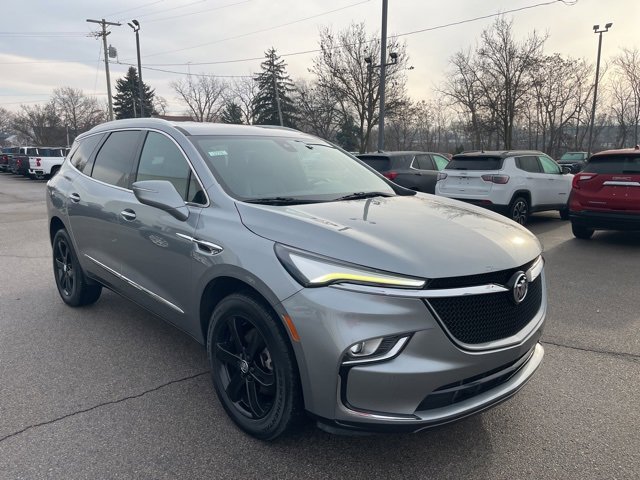 Used 2023 Buick Enclave Essence w/ Sport Touring Edition image 4