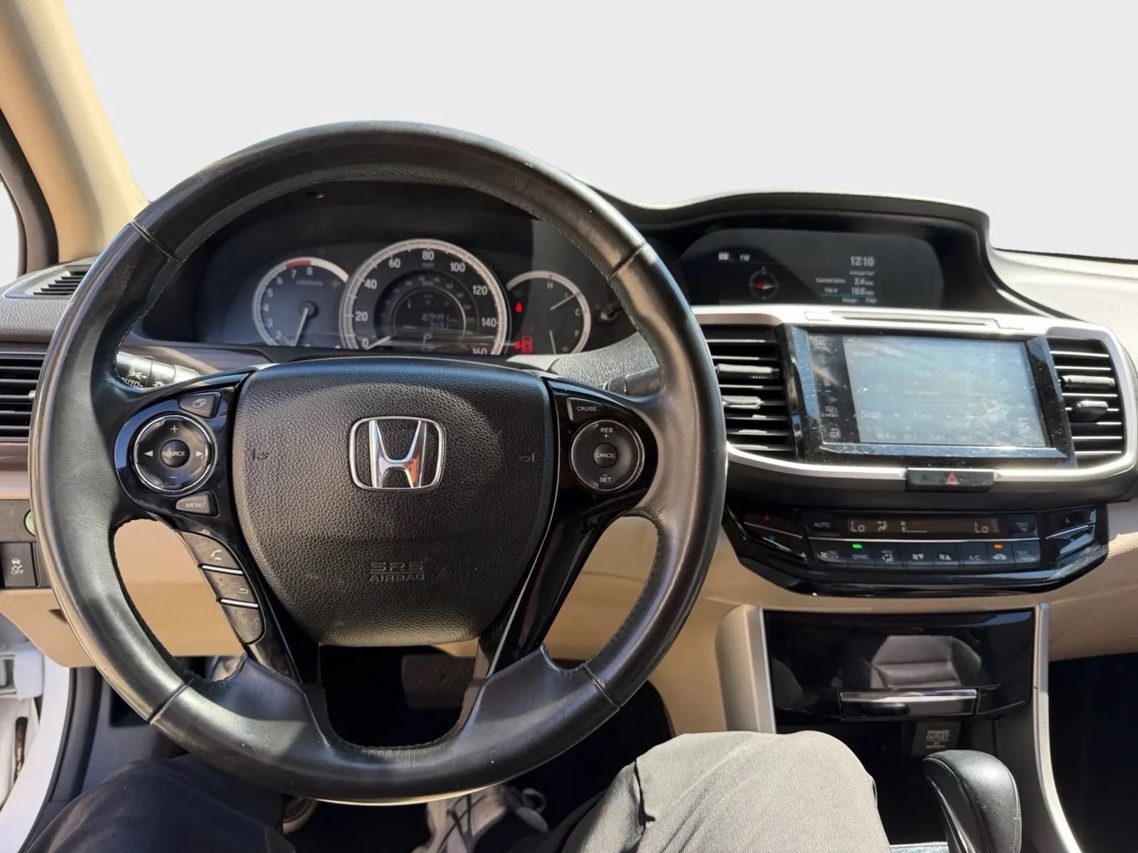 Used 2017 Honda Accord EX-L image 10