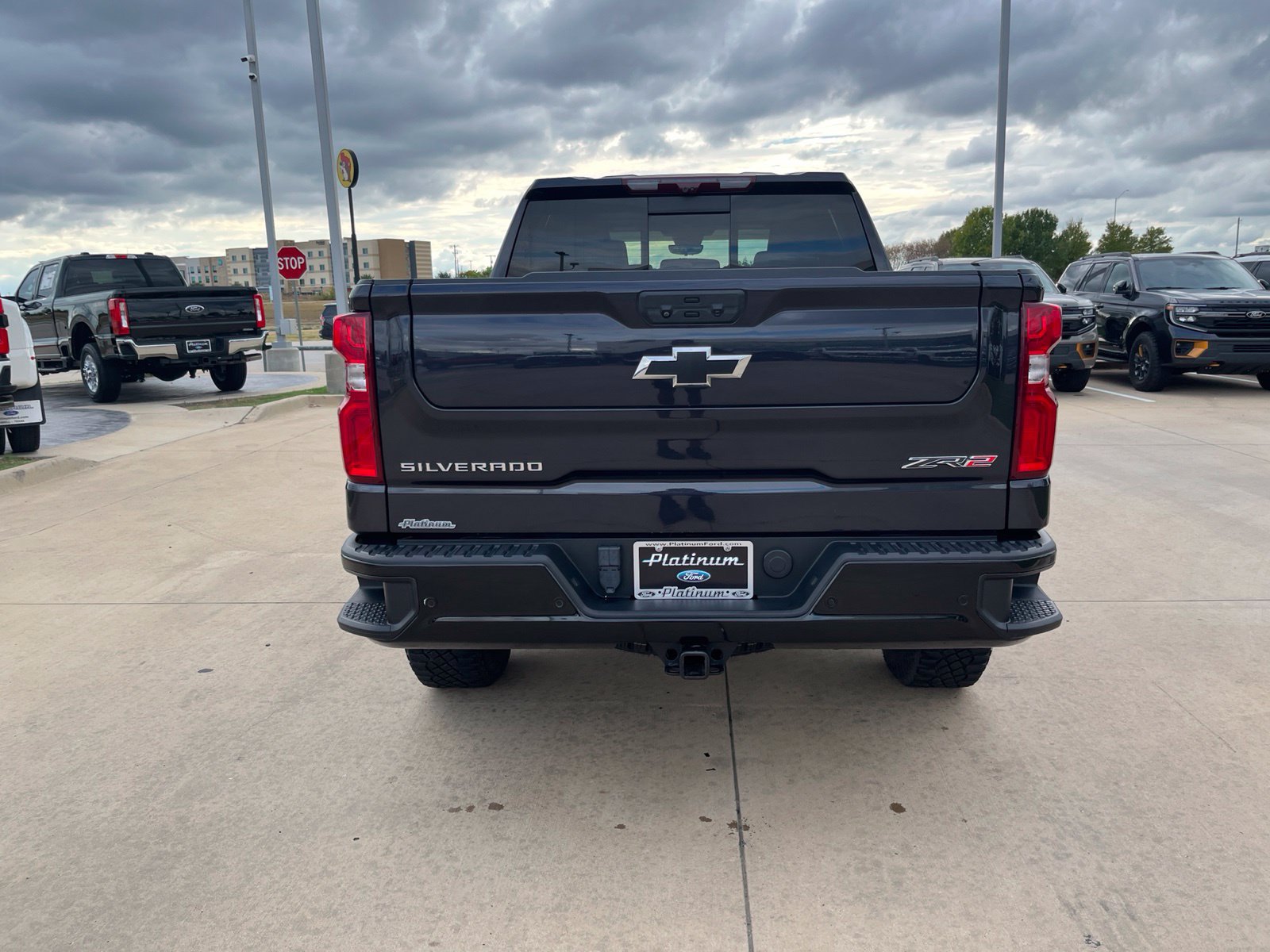 Used 2023 Chevrolet Silverado 1500 ZR2 w/ Technology Package AWD/4WD image 4