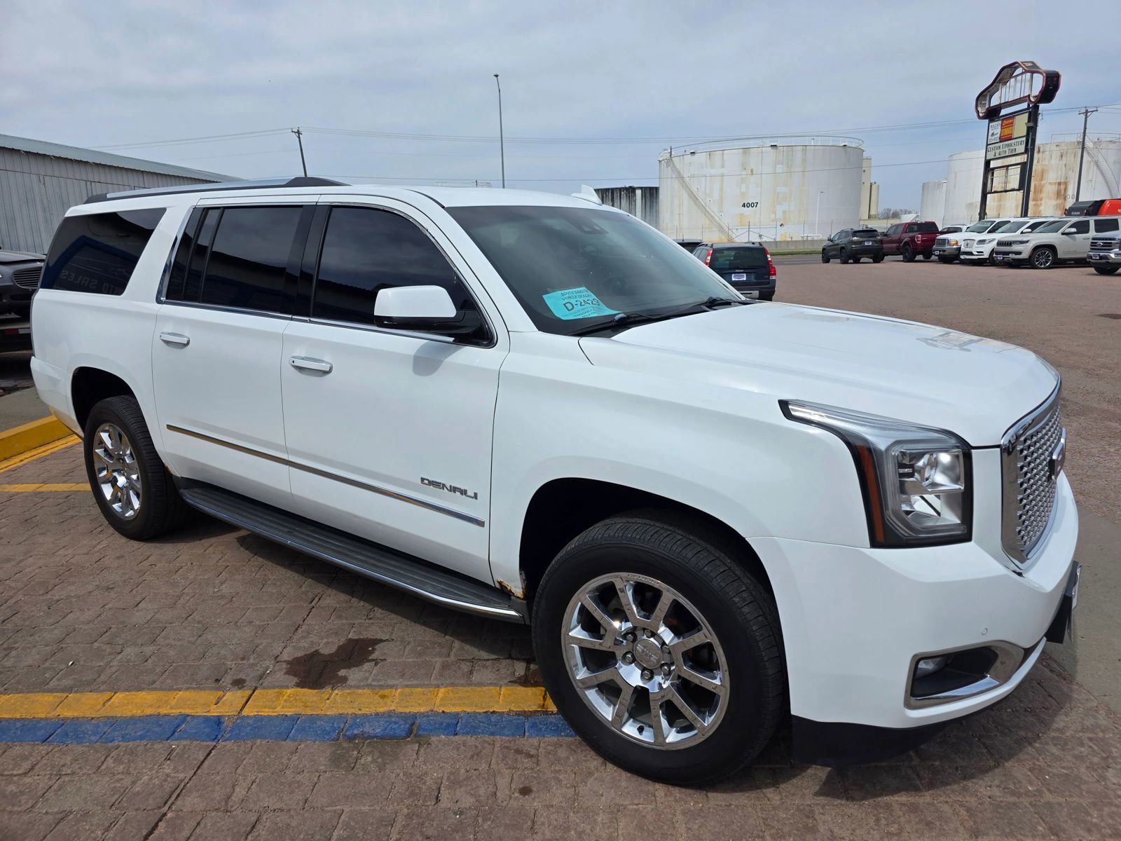 Used 2015 GMC Yukon XL Denali w/ Open Road Package AWD/4WD image 3