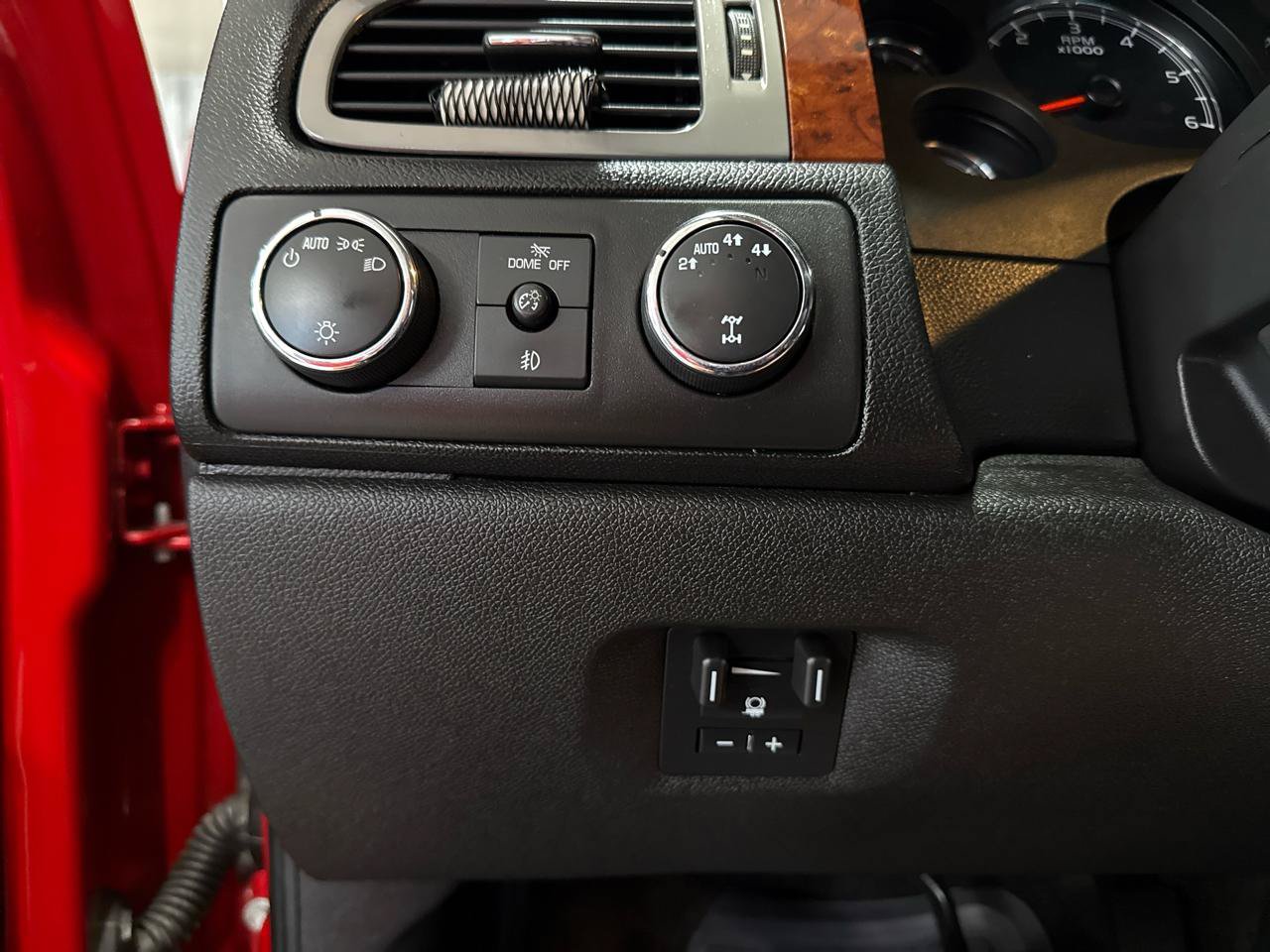Used 2012 Chevrolet Avalanche LT AWD/4WD image 27