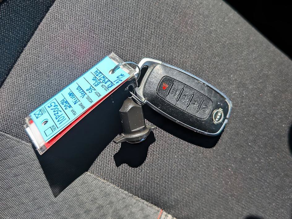 Used 2024 Nissan Versa SR FWD image 30