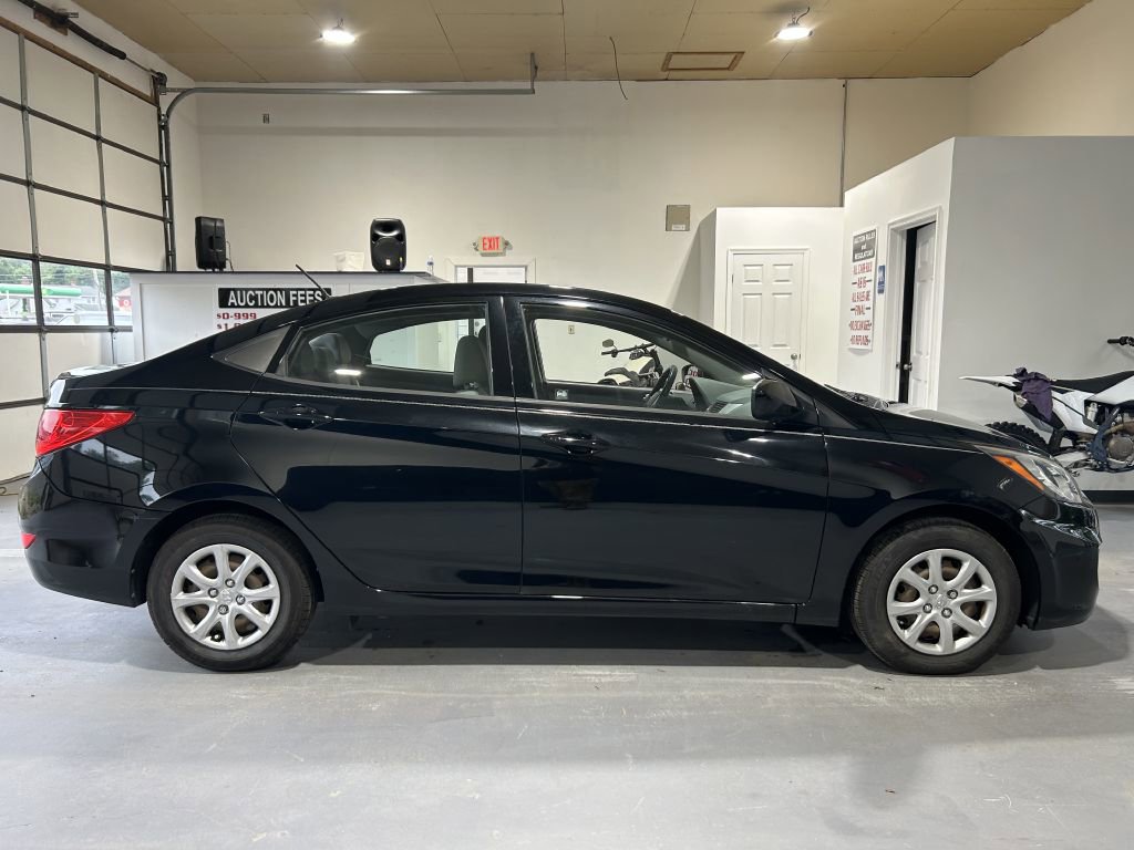 Used 2014 Hyundai Accent GLS image 3